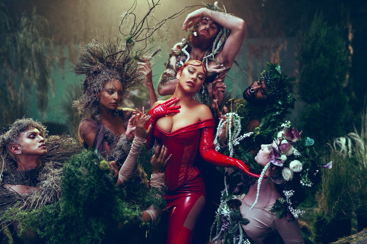 RavenPrey's tweet photo. #WomensHistoryMonth #Trailblazer @xtina #PopIcon with #range — "Ever since dropping her namesake debut, Aguilera has only #expanded upon her #chameleon-like #musical &amp; #stylistic expression.." #hiphop #feminist #CantHoldUsDown #gospel #MercyOnMe https://t.co/STN8WU3hdJ @MTV https://t.co/vbIDAXA3X1