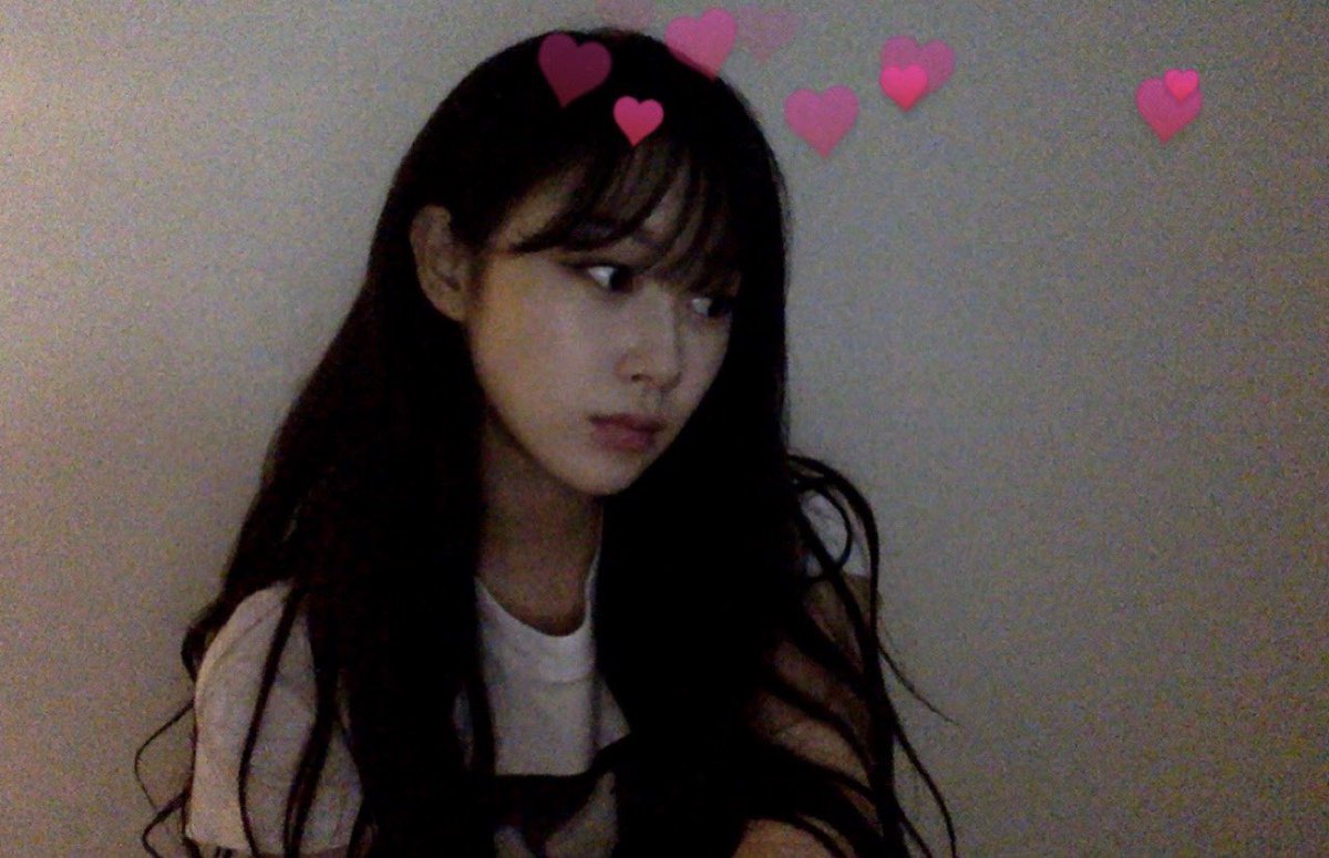 her macbook selfies >>>>