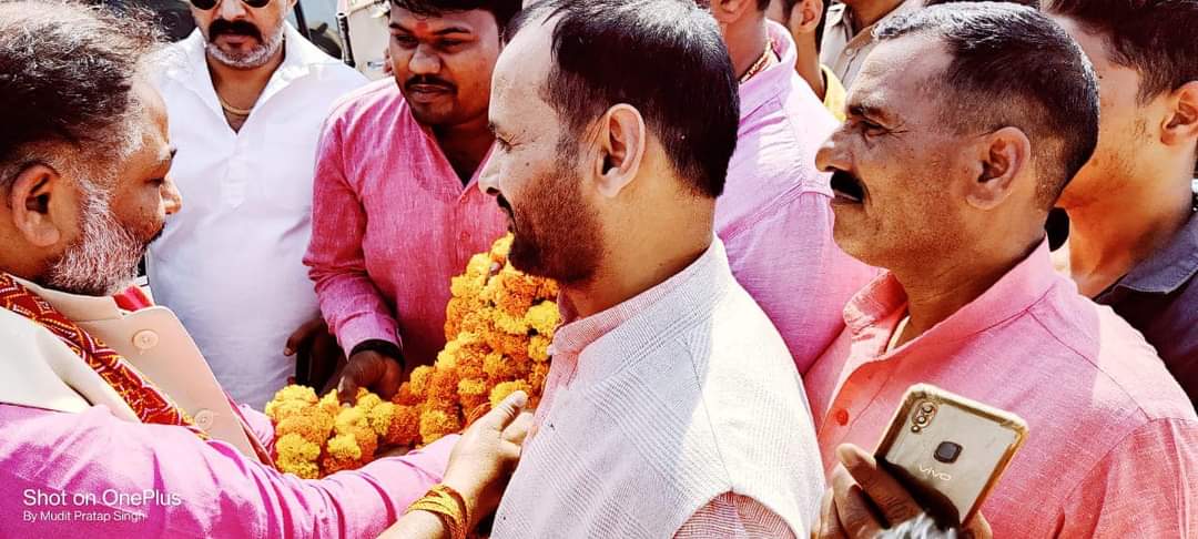 #बलिया जाते समय पूर्वांचल एक्सप्रेसवे पर जिला पंचायत अध्यक्ष प्रतिनिधि सुल्तानपुर ब्लॉक प्रमुख बल्दीराय शिव कुमार सिंह के नेतृत्व में स्वागत के लिए हार्दिक आभार।
