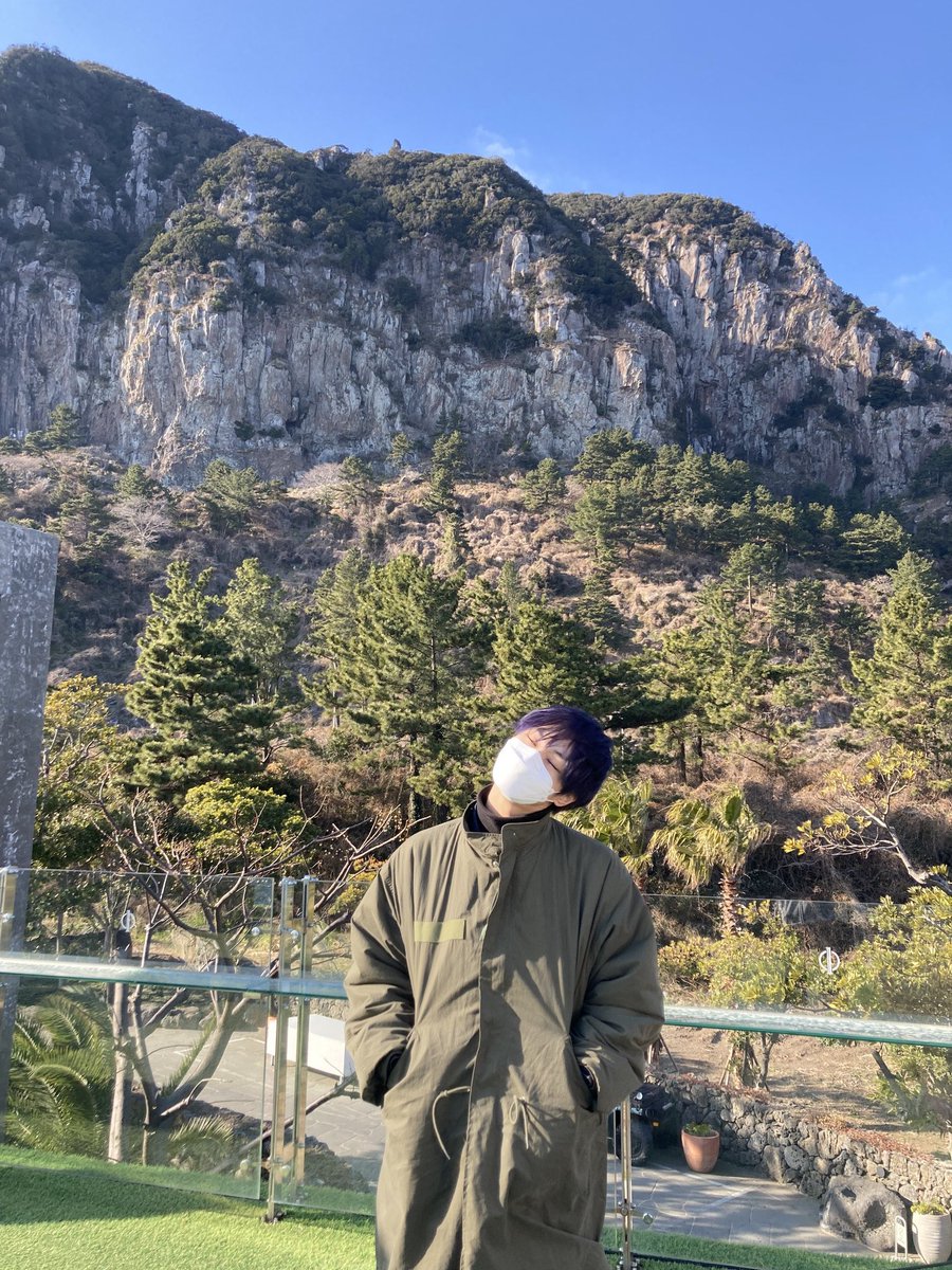 โทษนะครับ มองกล้องหน่อย