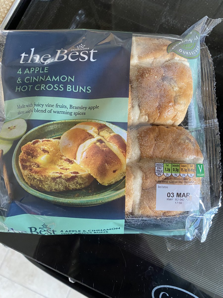 reeldanceramy's tweet photo. @Morrisons we bought these hot cross buns on Friday (1st April) and just noticed they have 3rd March as the expiry date. Think the date may be wrong as they don’t feel stale etc. https://t.co/fLkdjri7I6