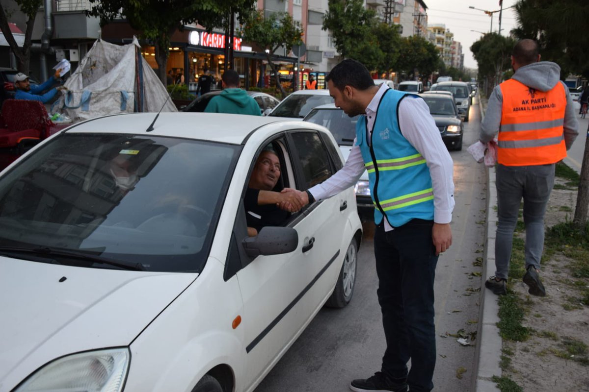 AK Gençlik Klasiği #İftara5Kala programında Gençlik Kollarımızla birlikte hemşerilerimize kumanyalar dağıttık. 

Tüm hemşerilerimize bereketli iftarlar diliyorum. 
Rabbim tuttuğumuz oruçları kabul eylesin. 

<a href="/01AkPartiCeyhan/">AK Parti Ceyhan İlçe Başkanlığı</a>