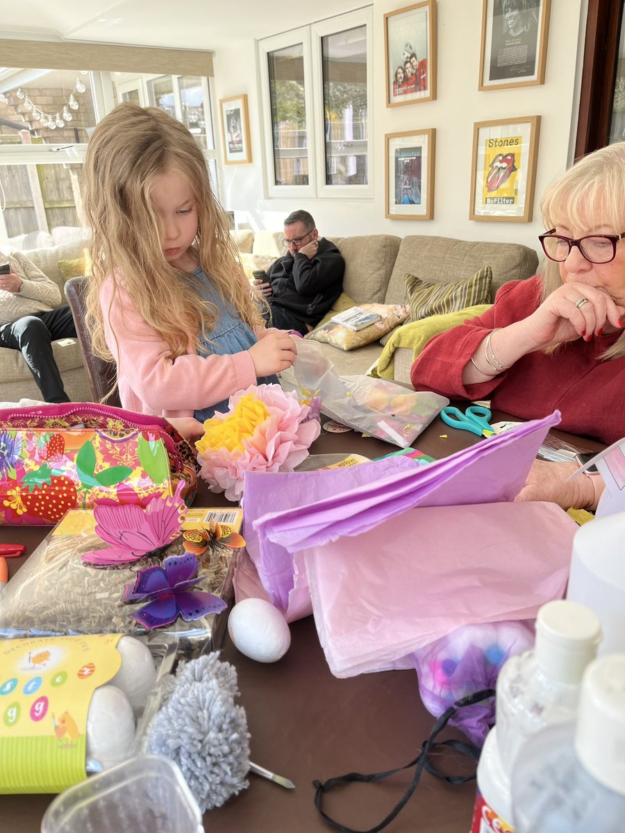 mrskinglll's tweet photo. Easter bonnet making with Nana @castlechurchps @Lauraforde3 @Miss_White6189 #hazelclass #acornclass #easterbonnetcompetitiion https://t.co/AAp3Vkj2Cj