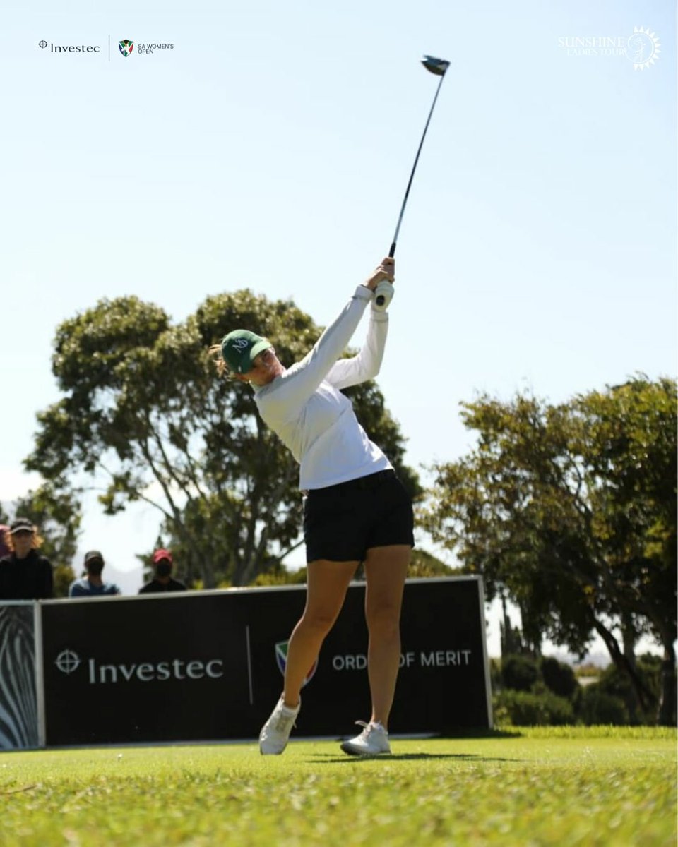 DeportesAR's tweet photo. #Golf ¡Magdalena Simmermacher, subcampeona en el Sudáfrica Open! 

La argentina igualó en par con la local Lee-Anne Pace, luego de disputar 72 hoyos en el Steenberg Golf Club, y terminó perdiendo en el desempate para quedarse con el segundo puesto.🇦🇷🏌️‍♀️ https://t.co/AZG6e3SvpB