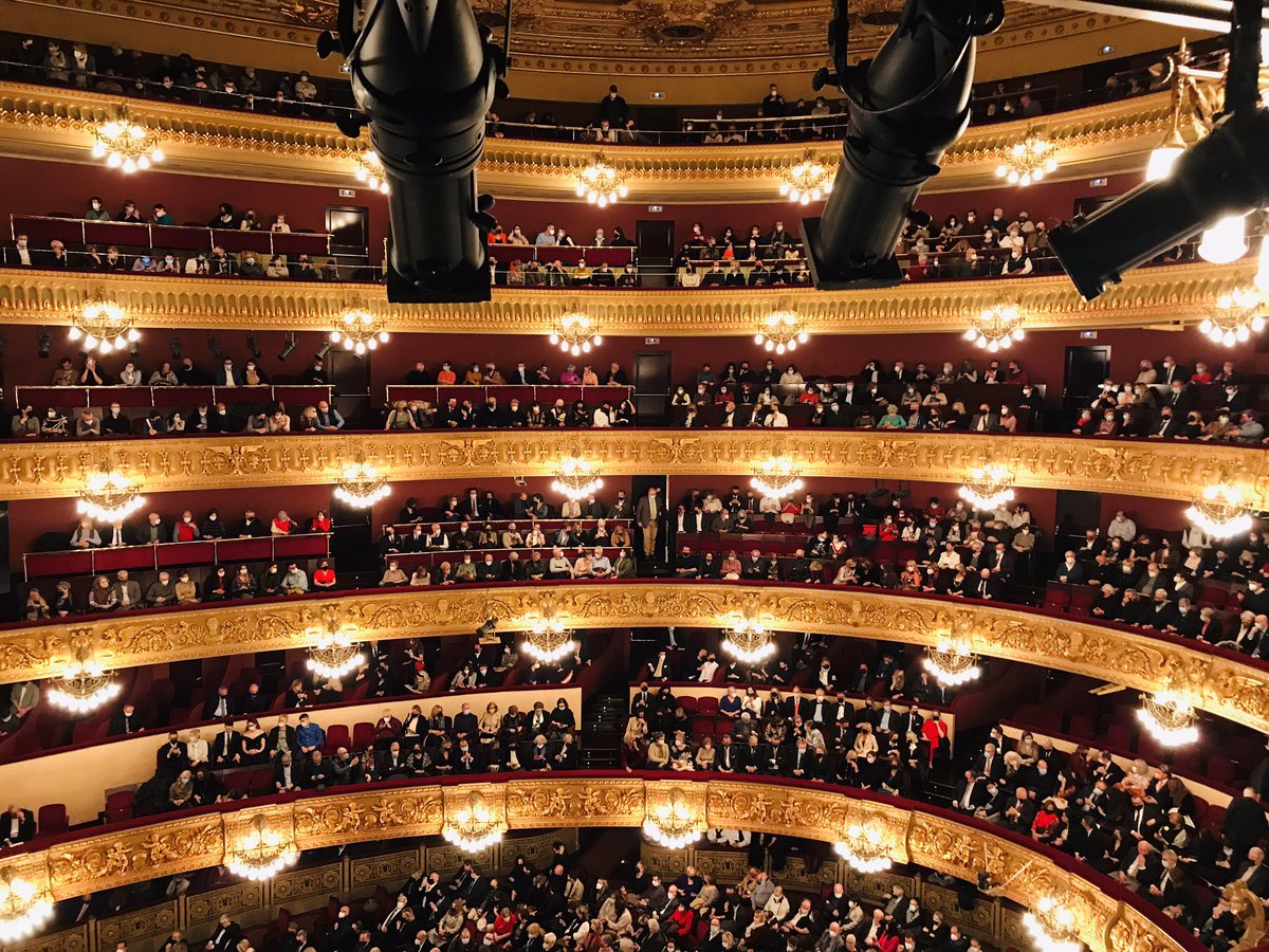 Muy emocionada con estar en la gala de celebración de los 175 años del <a href="/Liceu_cat/">Gran Teatre del Liceu</a> 

El teatro lleno de nuevo.
#Ópera #OperaLovers #Historia