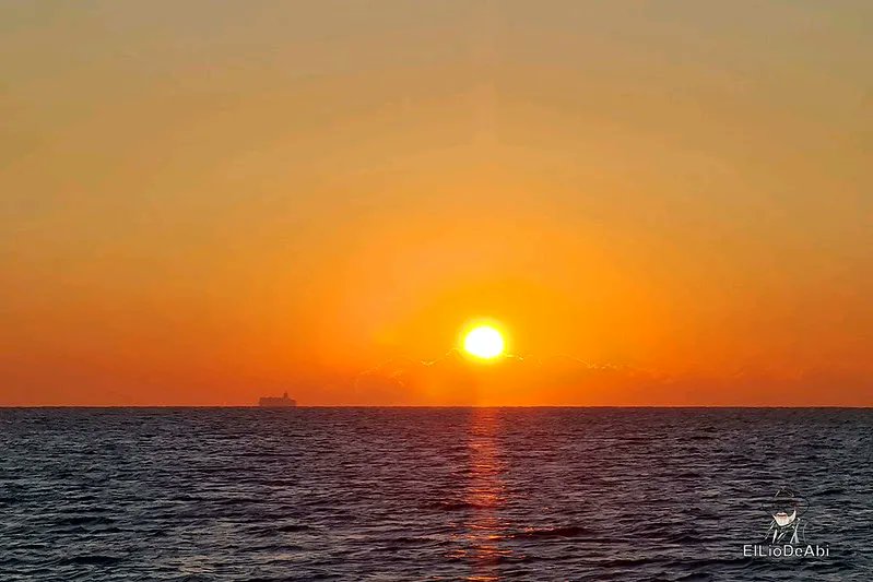elliodeabi's tweet photo. Viendo salir en sol en el mar de Barcelona con Boat Experience https://t.co/tTnhKzeMvO #BoatExperience #Amanecer #PortForum #Barcelona https://t.co/vBexb9KOkp