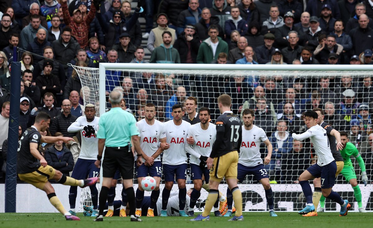 premierleague's tweet image. HALF-TIME Spurs 1-1 Newcastle

All level at the break after a frantic conclusion to the opening half saw Schar put Newcastle ahead before Davies netted the equaliser

#TOTNEW