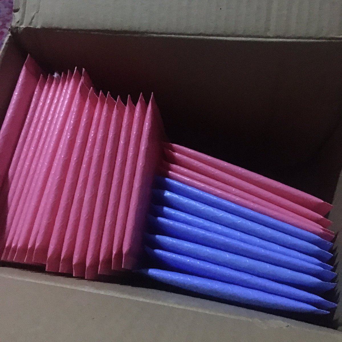 pxmmx_'s tweet photo. ส่งต่อซองพัสดุมีบับเบิ้ลในตัว ทั้งหมด33ชิ้น รวมเเบบซองน้ำตาลมีบับเบิ้ล3ชิ้น(มี4ขนาด) 120ส่งฟรี ตกชิ้นล่ะ3บาทนิดๆเองคับ🎀 #ส่งต่อเครื่องเขียน #ส่งต่อเครื่องเขียนมือสอง #ส่งต่อซองพัสดุ #ซองพัสดุ #ซองใส่การ์ด https://t.co/1gK8Ewj7JQ