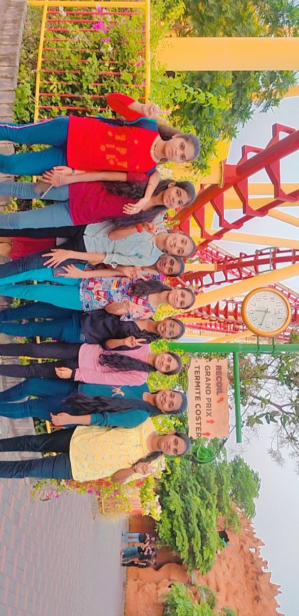 nava_group's tweet photo. Students on entertainment trip https://t.co/44XPwpxOAT
