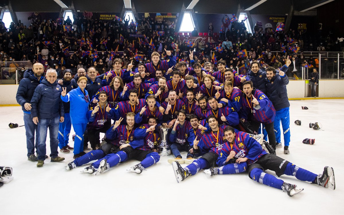 FCBhockeygel's tweet photo. 🏆 CAMPIOOOOONNNNSSSSSSS DE LLIGAAAAAAAAA 

LA SEGONA CONSECUTIVA 💙❤ https://t.co/6yDBqajB8N