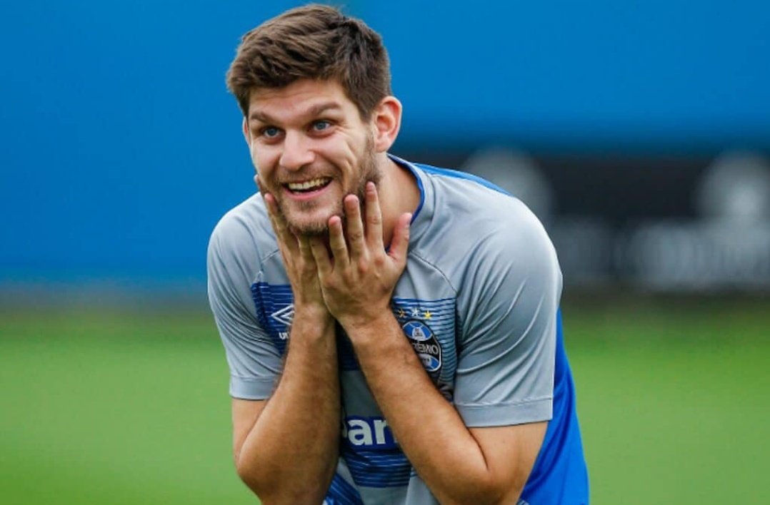 Grêmio adota nova estratégia para renovar com Kannemann