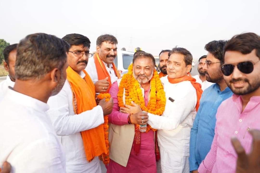 #बलिया जाते समय पूर्वांचल एक्सप्रेसवे पर ग़ाज़ीपुर बार्डर पर स्वागत अभिनंदन के लिए कार्यकर्ता बंधुओं का हार्दिक आभार।