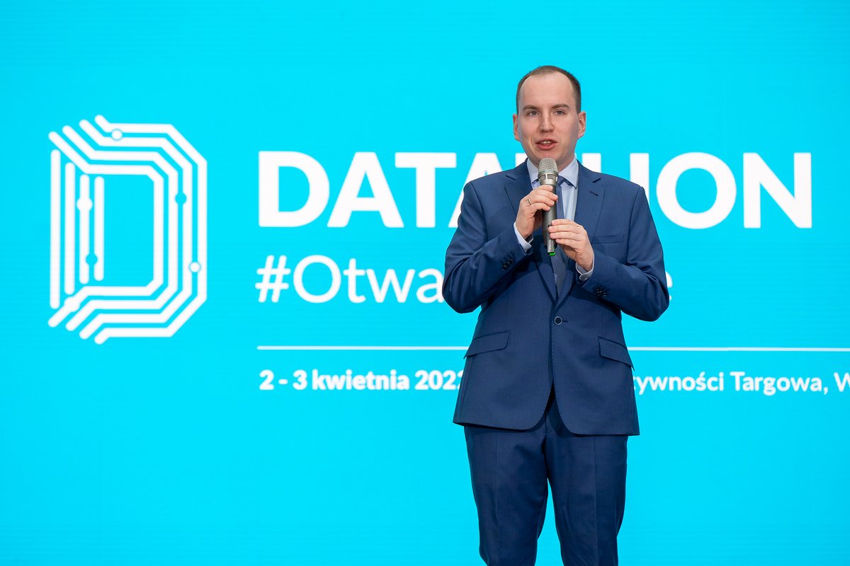 hackathongovpl's tweet photo. Znamy wyniki Datathonu #OtwarteDane. Minister Adam Andruszkiewicz z @PremierRP podziękował uczestnikom za udział w wydarzeniu i programowanie w dobrej sprawie.
@Andruszkiewicz1 #hackathon #danegovpl https://t.co/NNcumiQCCK