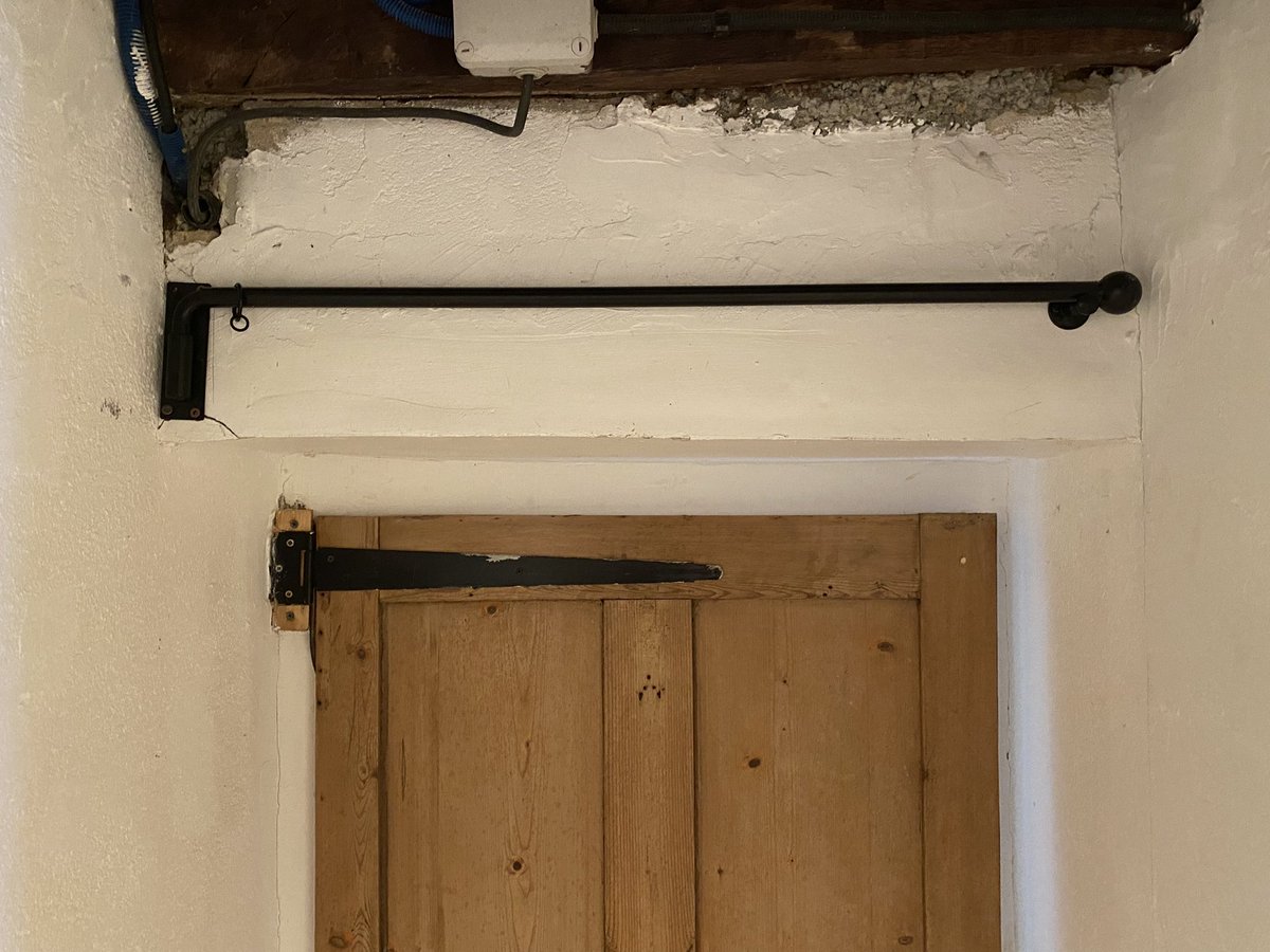 BigSi_Leafield's tweet photo. My Sunday…..finished off plastering the dinning room, piled 5 tonnes of logs and hung a curtain pole. #gitelife #france @diymagazine #noF1 #norugby https://t.co/4R2YDtPFBw