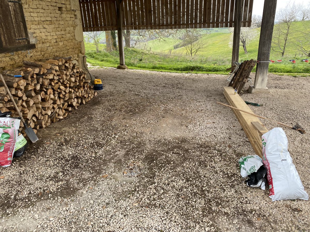BigSi_Leafield's tweet photo. My Sunday…..finished off plastering the dinning room, piled 5 tonnes of logs and hung a curtain pole. #gitelife #france @diymagazine #noF1 #norugby https://t.co/4R2YDtPFBw