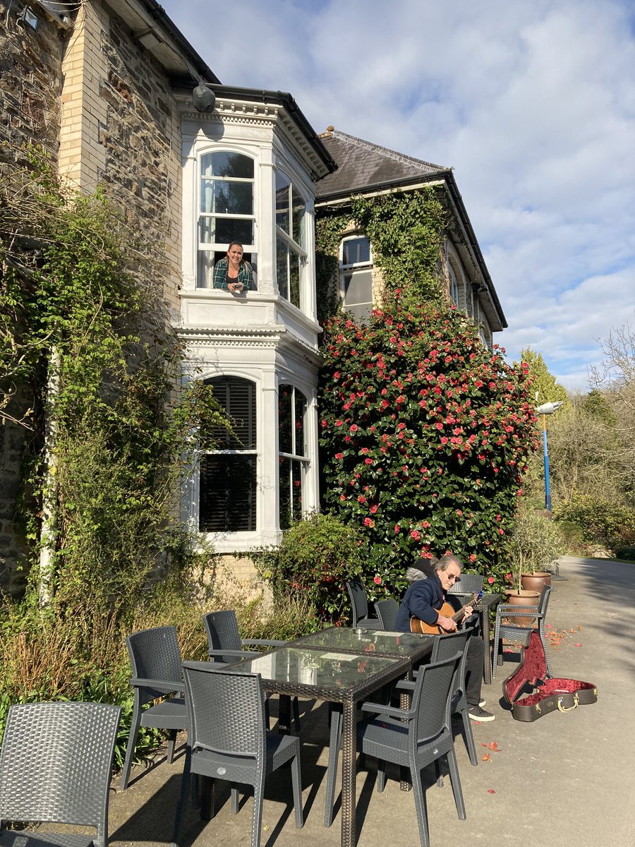 omid9's tweet photo. Love ❤️ my road team: Anna my brilliant one woman technical squad & @boobygraffoe my superb warm up act, here waiting for passers by to chuck him a few coins as he sings #TFAYCD to no one moments before police pointed out this was private property and asked him to move along. https://t.co/E5RPWQfxvr