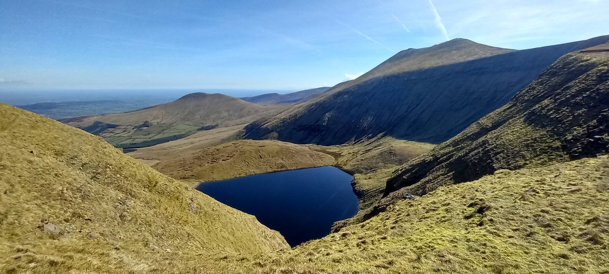GerardPHorgan's tweet photo. Paradise on earth today. V. important to keep the spirits up even with everything going on in this crazy world. #Galtee #Mountains https://t.co/QHxYqi9B57