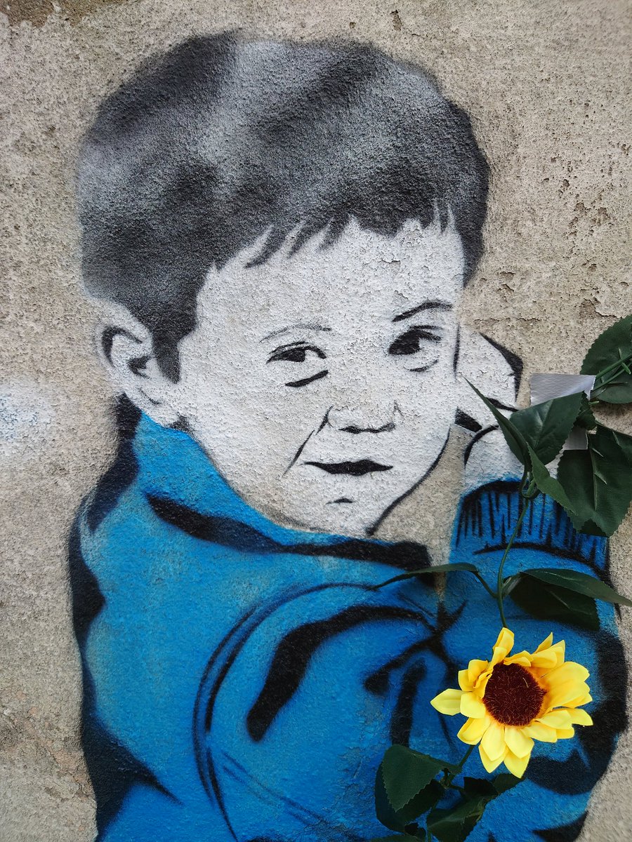 djleekee's tweet photo. More Ukraine street art in Cardiff by Reddy.

#cardiffstreetart #westandwithukraine #StandWithUkraine #streetart #cardiff #canton #reddy https://t.co/8ADe3UTfRk