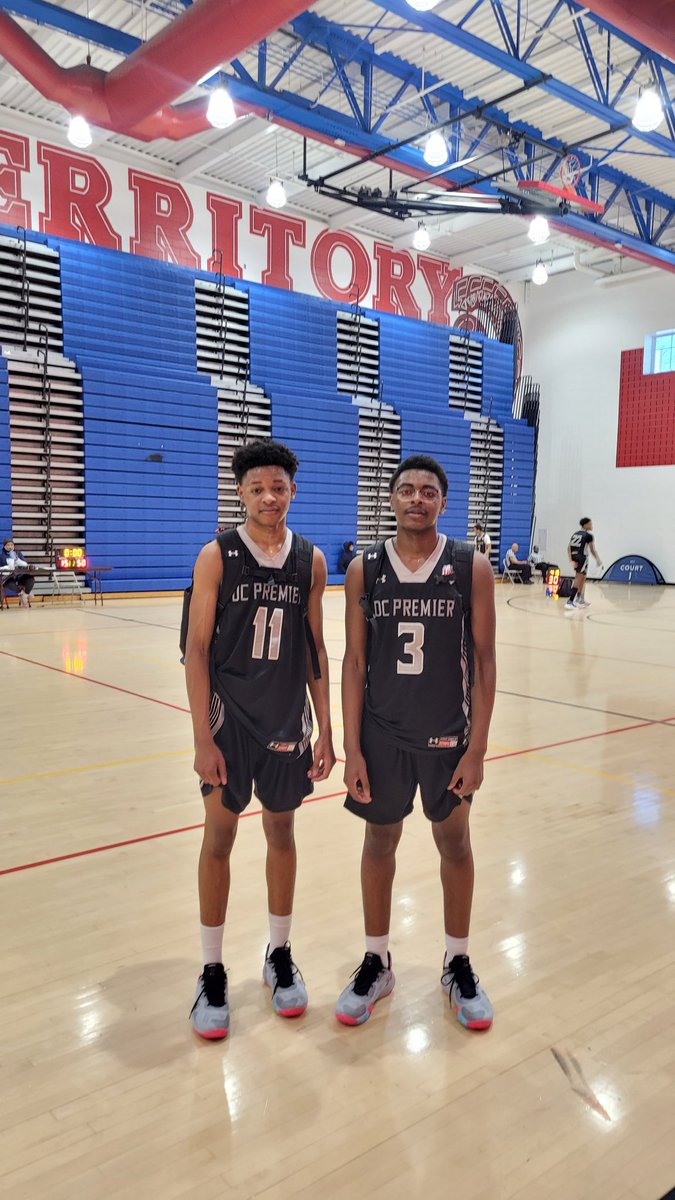 bumpeasy's tweet photo. First AAU game with @DC_Premier_ today they look pretty good. Very comfortable with the decision they made π―. Gonna be a great summer for 15U.
6' 2 1/2 PG/SG @yoodan5_
6' 3 SG/SF @_1amdavid
#truefreshman #dcpremier #AAU #15U #friendshiptech #friendshiptechprep #dmvbasketball https://t.co/f6C0GyIo2f
