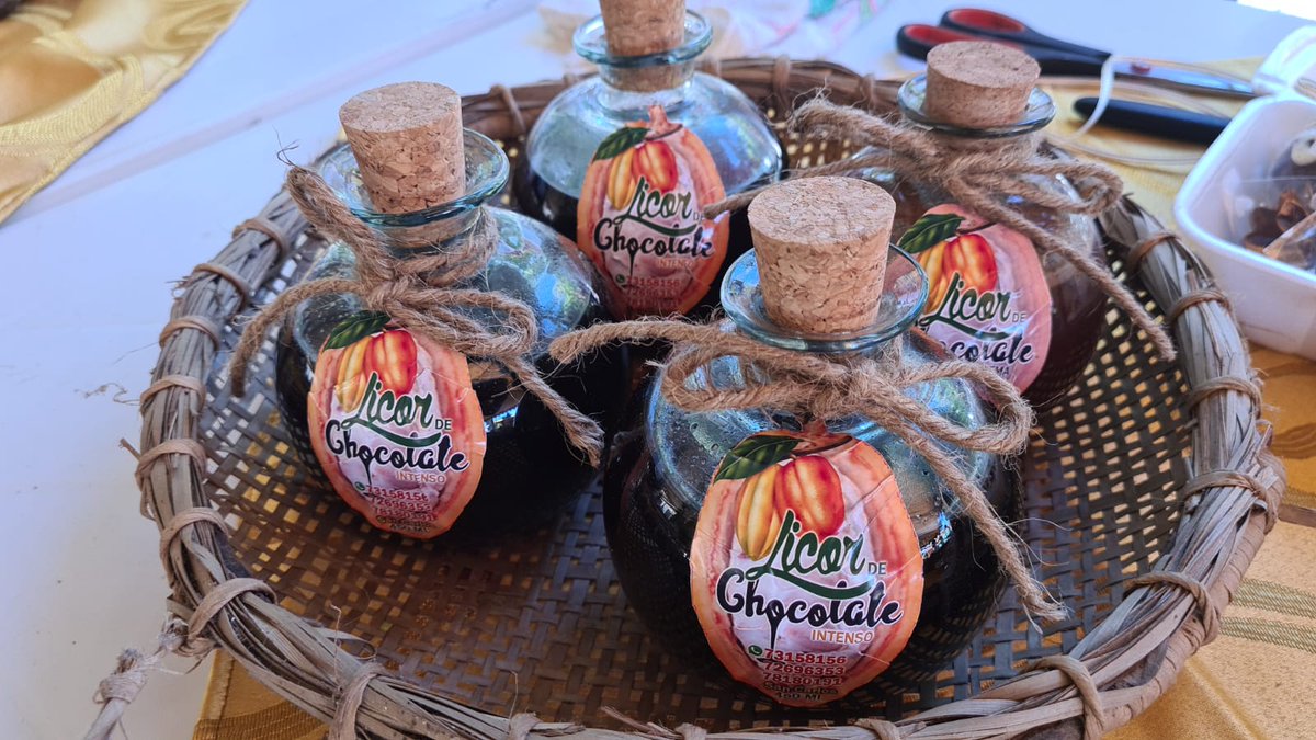 FAOBolivia's tweet photo. 📌La calidad del cacao y la productividad optimizada en las parcelas bajo sistemas agroforestales genera ingresos para la #Agricultura familiar en #Bolivia

#Hoy celebramos estos logros en San Carlos, #SantaCruz , en la Feria Productiva Artesanal del Chocolate 2022 https://t.co/tGGLbfRIwl