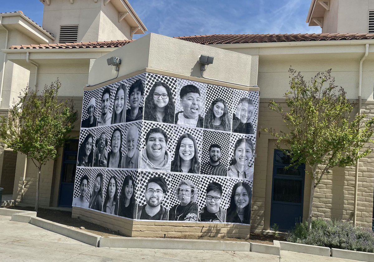 Debz_Hawkins's tweet photo. I love my friend Tamela Ryatt &amp; how her class uses @InsideOutProj inspiration with our @sunny_wildcats. #projectsmile2022 @fresnounified https://t.co/pZto1xpfVn