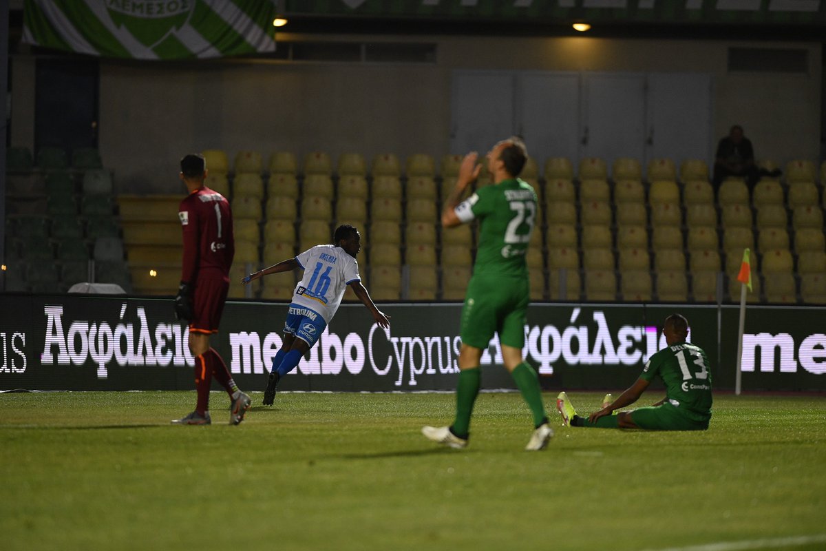 APOLLONOFFICIAL's tweet photo. 25' | 1⃣ - 1⃣ | #GOAAAAAAAAAAL Ο Νταμπό έδωσε όμορφα στον Ογκέντα ο οποίος με ψύχραιμο πλασέ ισοφαρίζει! Το πρώτο γκολ του Γάλλου με τα 🔵⚪️
#ApollonFC #WeAreOne #ApolAris https://t.co/jSOjS6j1bg