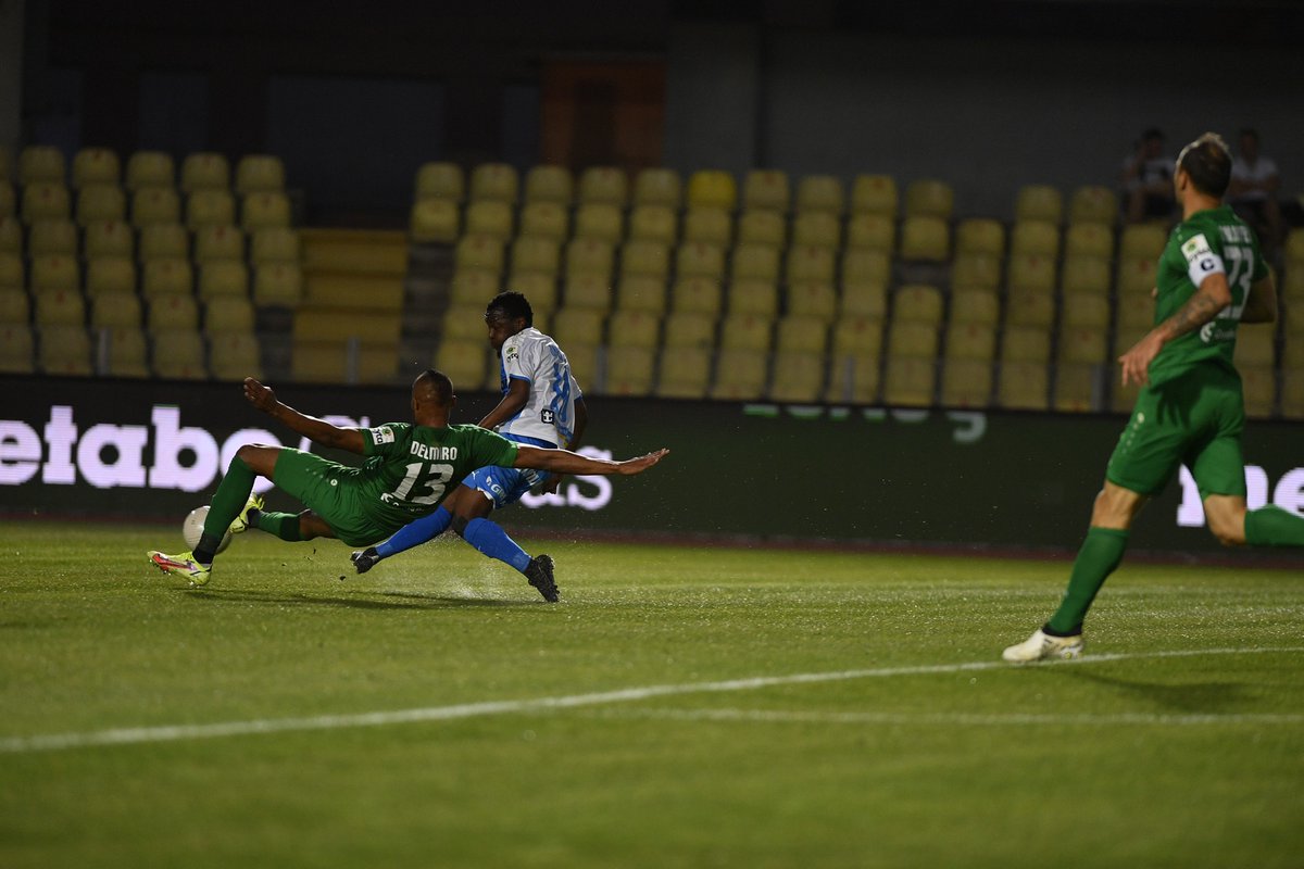 APOLLONOFFICIAL's tweet photo. 25' | 1⃣ - 1⃣ | #GOAAAAAAAAAAL Ο Νταμπό έδωσε όμορφα στον Ογκέντα ο οποίος με ψύχραιμο πλασέ ισοφαρίζει! Το πρώτο γκολ του Γάλλου με τα 🔵⚪️
#ApollonFC #WeAreOne #ApolAris https://t.co/jSOjS6j1bg