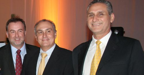 chiqui_avalos's tweet photo. BENIGNO López (BCP), Eduardo GROSS Brown y Oscar BOIDANICH (Seprelad) negaron conocer a SOSA Palmerola, presidente de facto de ARA en quiebra (U$ 14 millones) pero estuvieron en fiesta aniversario
Se investigará el caso alguna vez, y desnudarán los secretos del BCP?
(5 DIAS,2015) https://t.co/sIRX0bVXNZ
