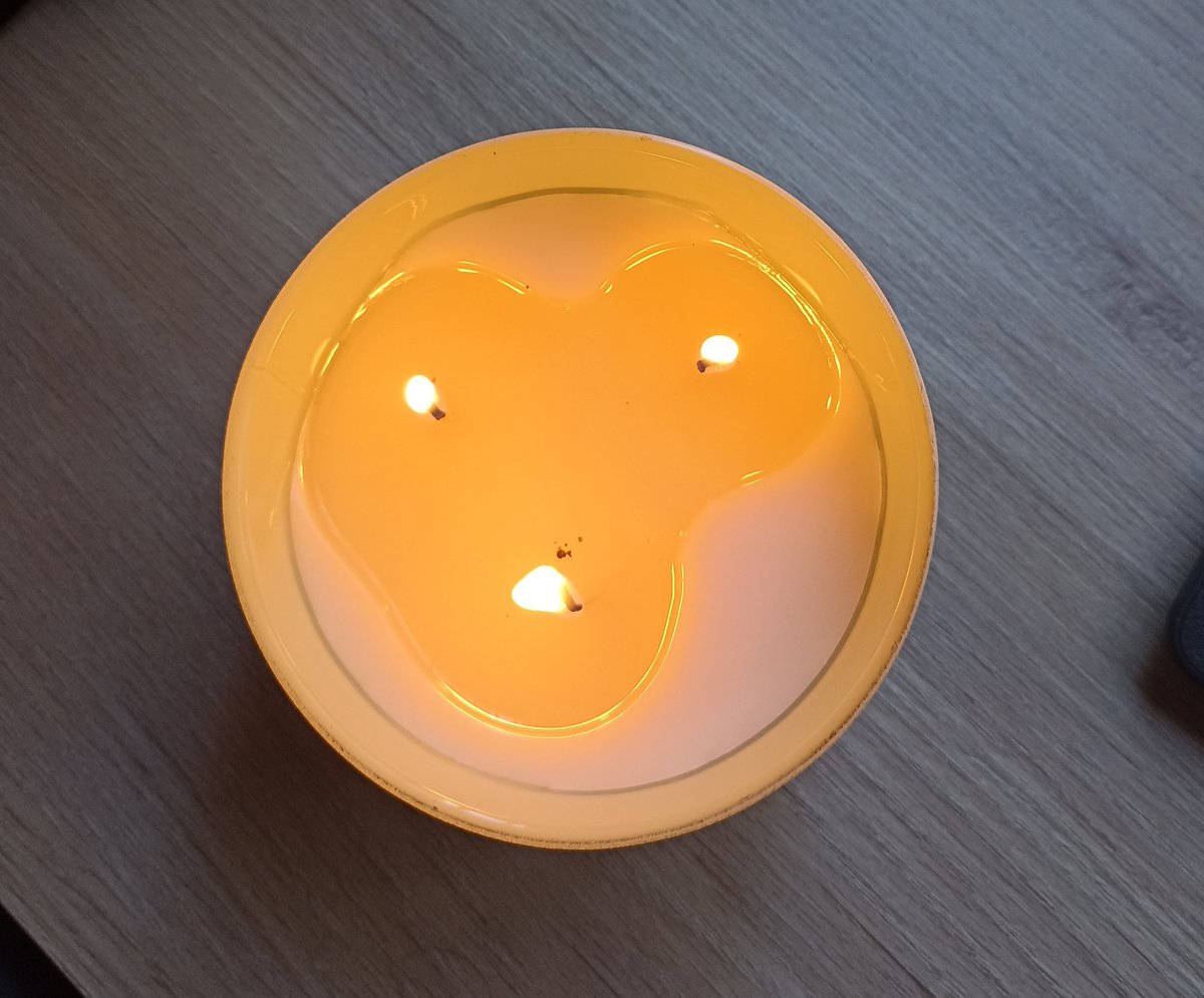 lavisiondej's tweet photo. Repasando los planos de imágenes: una vela aromática y un plano cenital.
#MP1855B #planocenital
#velasaromáticas https://t.co/oqCMJv7Yc4