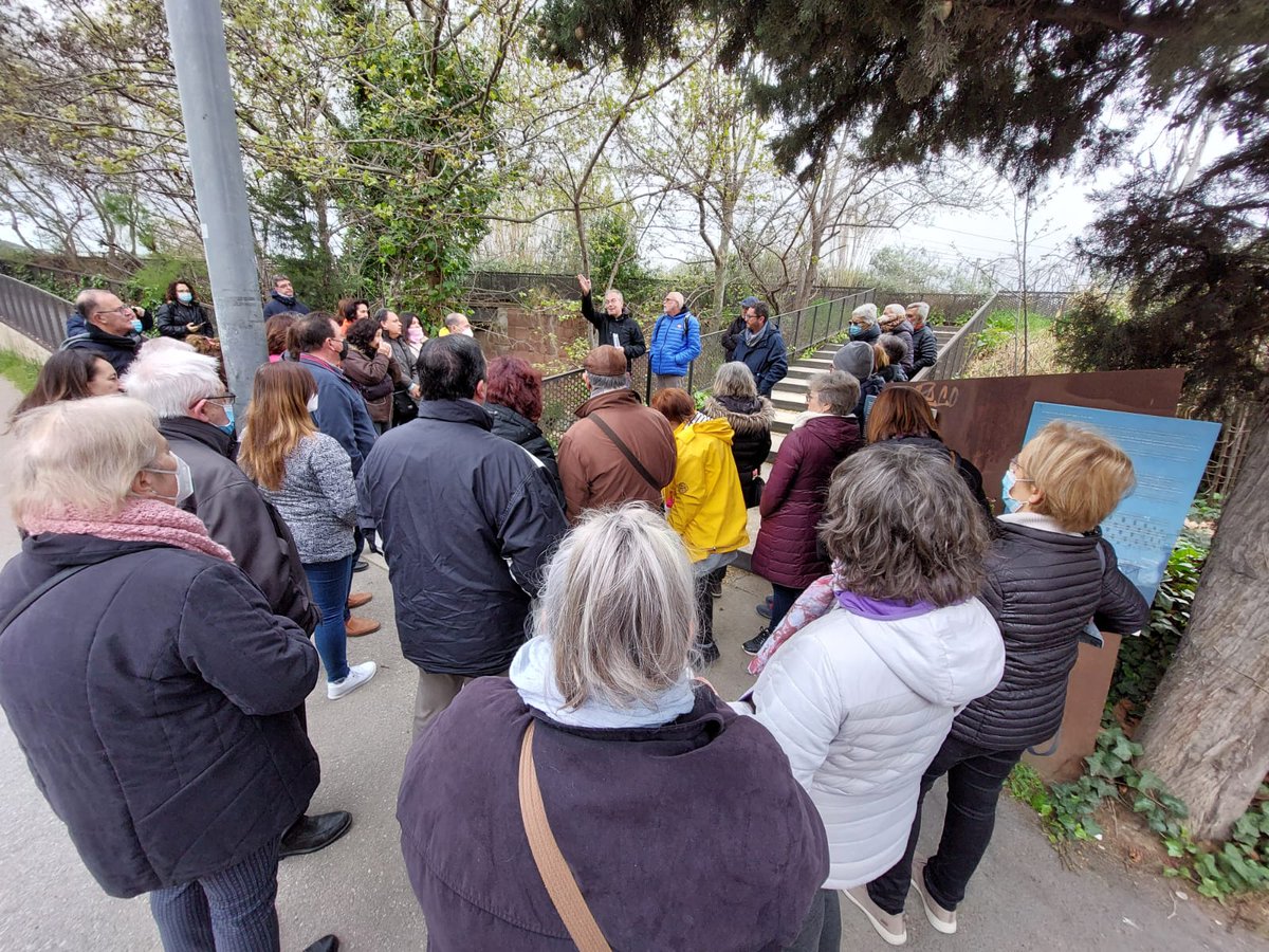 jaumesansm's tweet photo. Aquest matí hem passejat pels carrers més antics de #SantBoi per redescobrir la història de la ciutat. Ho hem fet de la mà d'@omnium, @CESantboians i Ateneu Familiar. Una col.laboració i un gran èxit de participació que anima a fer noves passejades de descoberta. https://t.co/zrbtuJ76Kc