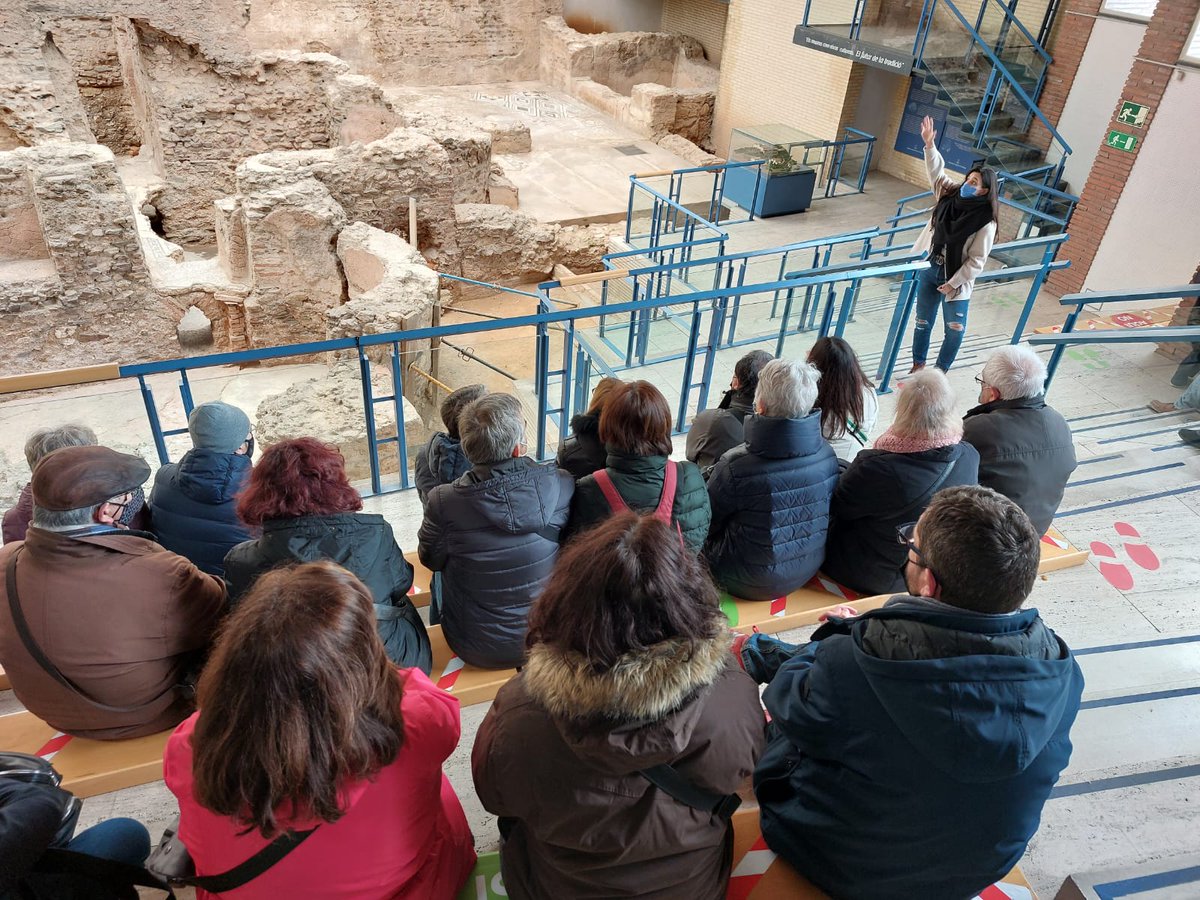 jaumesansm's tweet photo. Aquest matí hem passejat pels carrers més antics de #SantBoi per redescobrir la història de la ciutat. Ho hem fet de la mà d'@omnium, @CESantboians i Ateneu Familiar. Una col.laboració i un gran èxit de participació que anima a fer noves passejades de descoberta. https://t.co/zrbtuJ76Kc