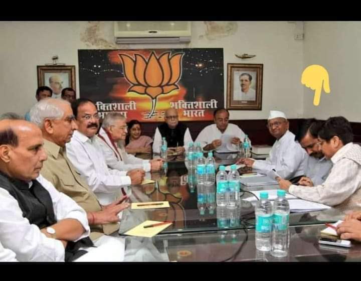 sherobra_inc's tweet photo. #Team_A & #Team_B
दोनों के कोच एक ही
बोलो बोलो बोलो कौन है वो ????? https://t.co/Ko3OipRbAo
