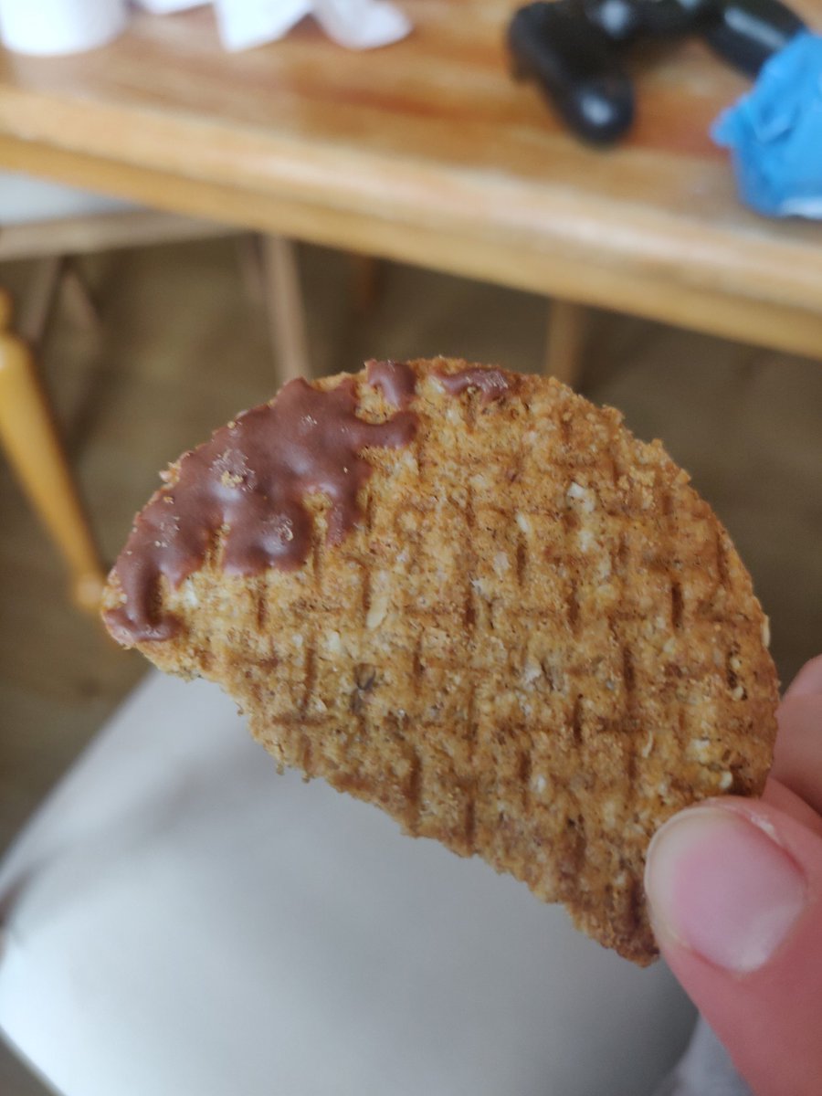 charlie_east23's tweet photo. @McVities where is the chocolate on my hobnobs what is this? Sunday ruined https://t.co/gakWyDTkxd