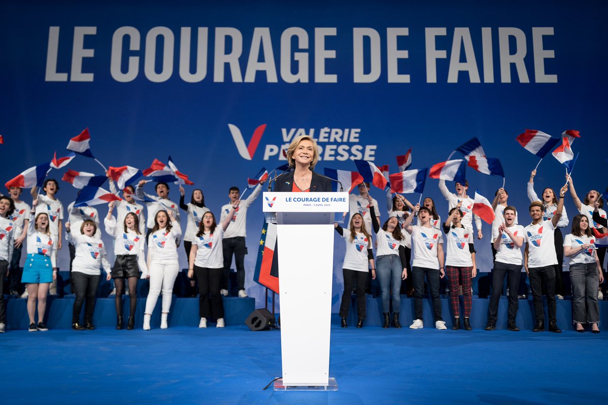 vpecresse's tweet photo. J’ai besoin de vous. De votre force.
 Etes-vous prêts pour le combat ? Etes-vous prêts à aller arracher la victoire ? Etes-vous prêts à reconstruire la France ? 🇫🇷 

Moi, je le suis, alors suivez-moi !
Vive la République ! Vive la France ! #PecressePresidente https://t.co/3uVokFCm0S