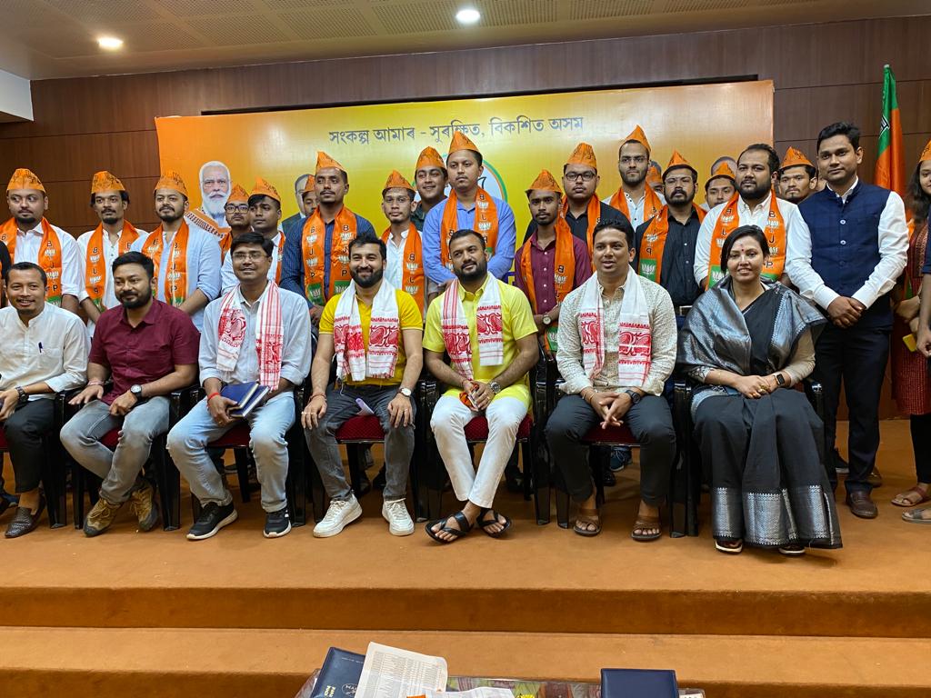 jury_sharma's tweet photo. Believing in Adarniya PM Shri @narendramodi 's vision &amp; dynamic leadership of Hon'ble CM Shri @himantabiswa dev, today a large number of youth from NSUI &amp; AAP joined @BJP4Assam at BJP HQ, Hengrabari. https://t.co/lT43nKd8mg
