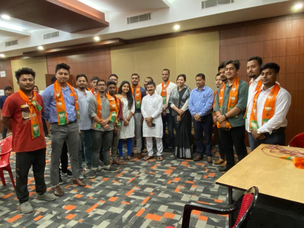 jury_sharma's tweet photo. Believing in Adarniya PM Shri @narendramodi 's vision &amp; dynamic leadership of Hon'ble CM Shri @himantabiswa dev, today a large number of youth from NSUI &amp; AAP joined @BJP4Assam at BJP HQ, Hengrabari. https://t.co/lT43nKd8mg