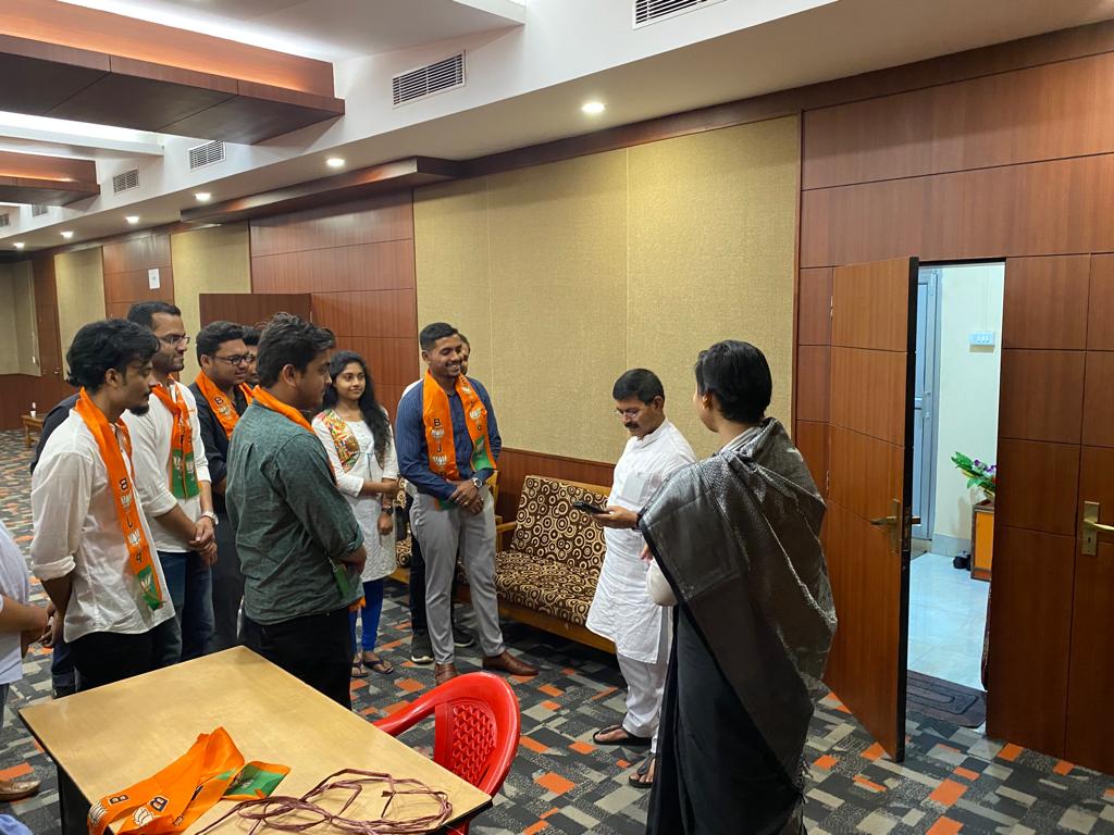 jury_sharma's tweet photo. Believing in Adarniya PM Shri @narendramodi 's vision &amp; dynamic leadership of Hon'ble CM Shri @himantabiswa dev, today a large number of youth from NSUI &amp; AAP joined @BJP4Assam at BJP HQ, Hengrabari. https://t.co/lT43nKd8mg