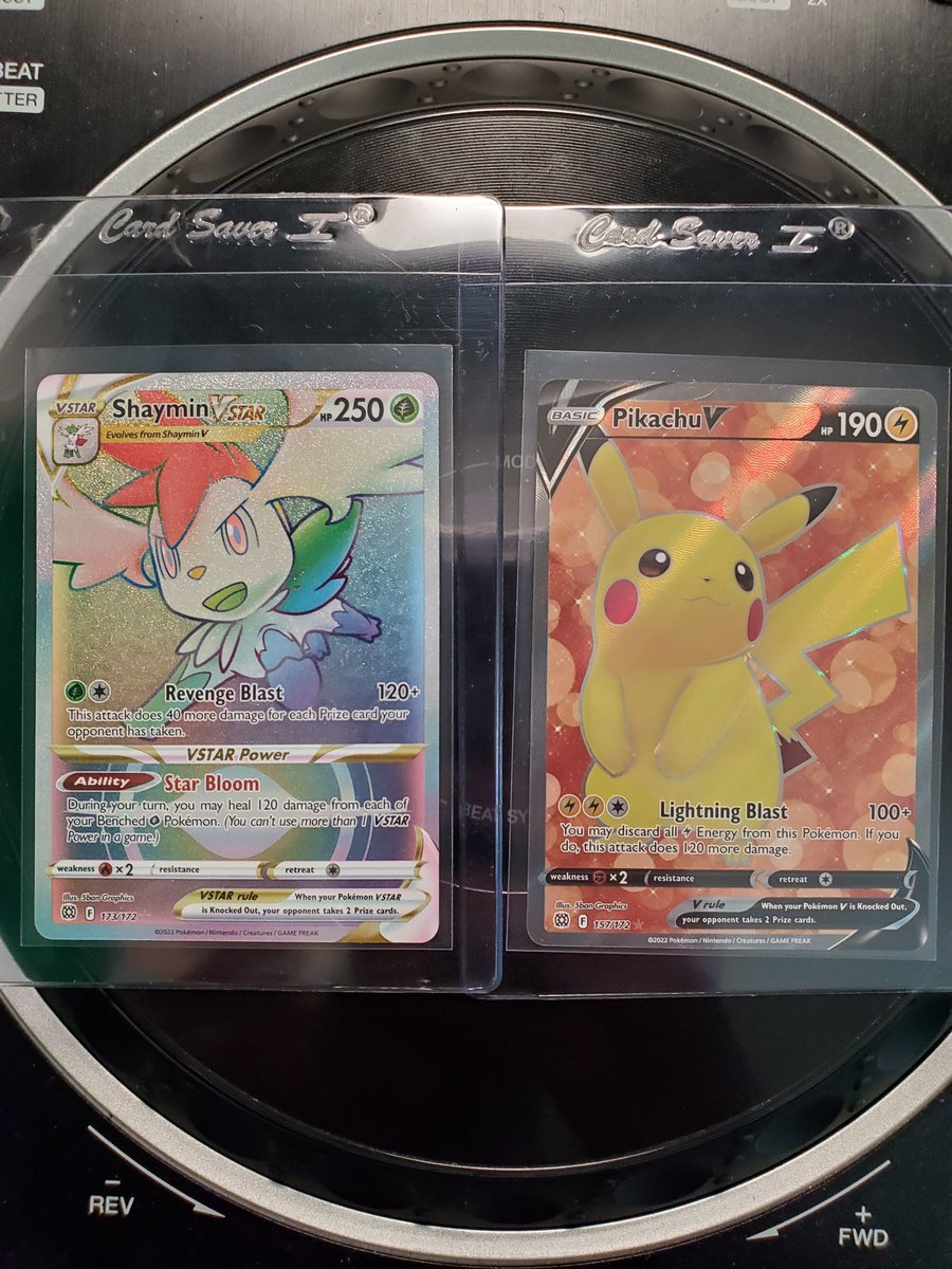 dj_hazelnut's tweet photo. Ripped 8 sleeved packs last night on stream and pulled these gems! 💎🔥 https://t.co/7o9QcfMIzx