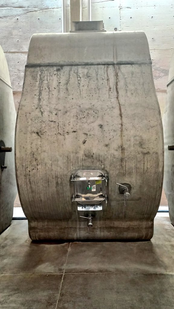 Asado y vino, el mejor plan dominguero.
Este Malbec y Cabernet Sauvignon se cofermentaron juntos en mates de concreto para lograr algo diferente. Fruta madura y aromas balsámicos, más una boca vibrante y agradable final
<a href="/SerranoGonza/">Gonzalo Serrano</a>