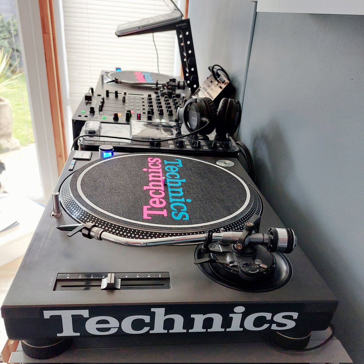 mattsclassics's tweet photo. My new babies! Pair of 1210 mk's from 1992. Upgraded lights and mk5 faders. Finally able to mix my old records again. Can't beat playing on vinyl ๐ฅ๐ฅ
#technics #technics1210 #1210 #1210mk2 #dj #djing #mix #mixing #technicsturntable #turntable #turntables #setup #djsetup #vinyl https://t.co/uRwfXFLiXc