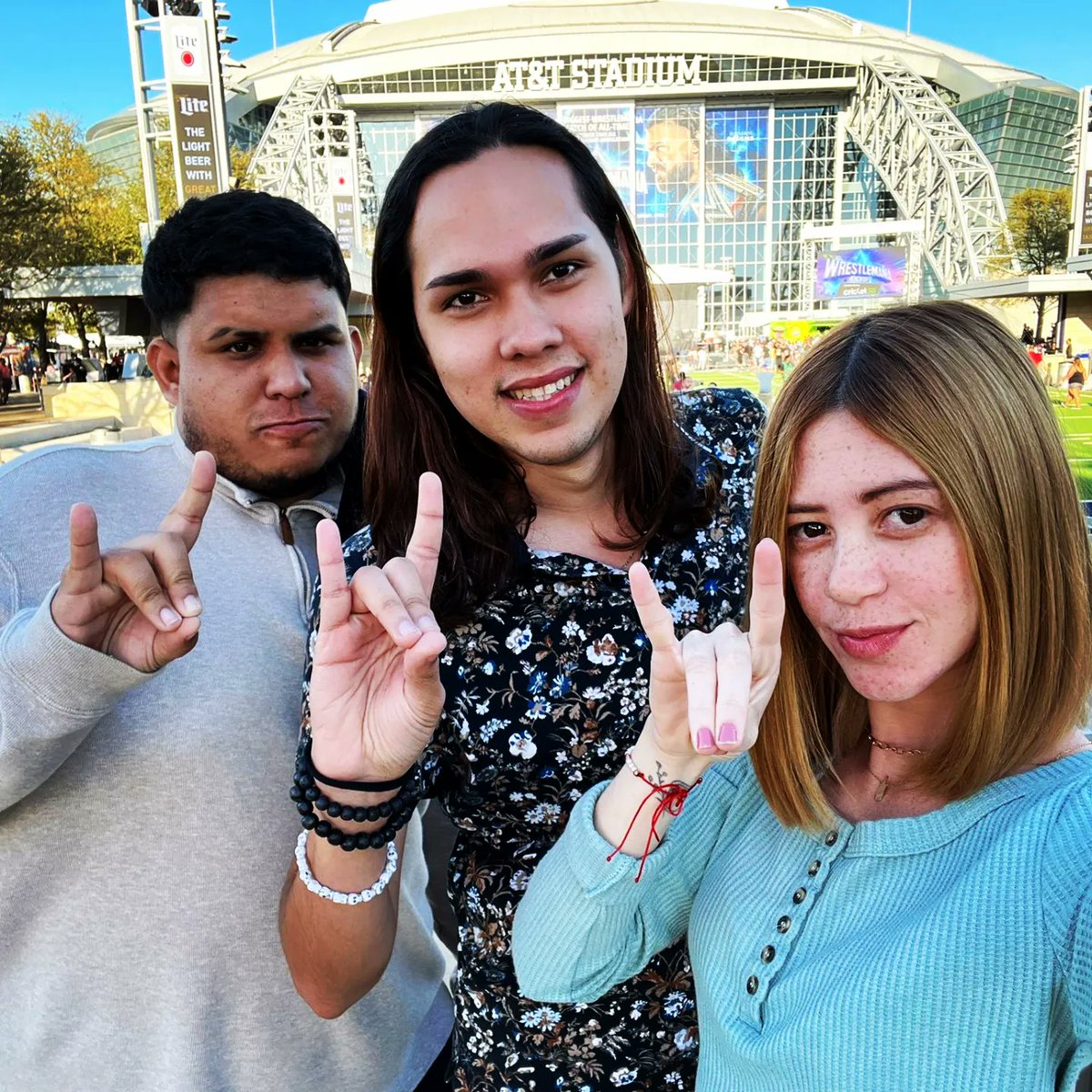 palproblema's tweet photo. Anoche fue un sueño 👑🔥 #WrestleMania https://t.co/ofFc9feOKr