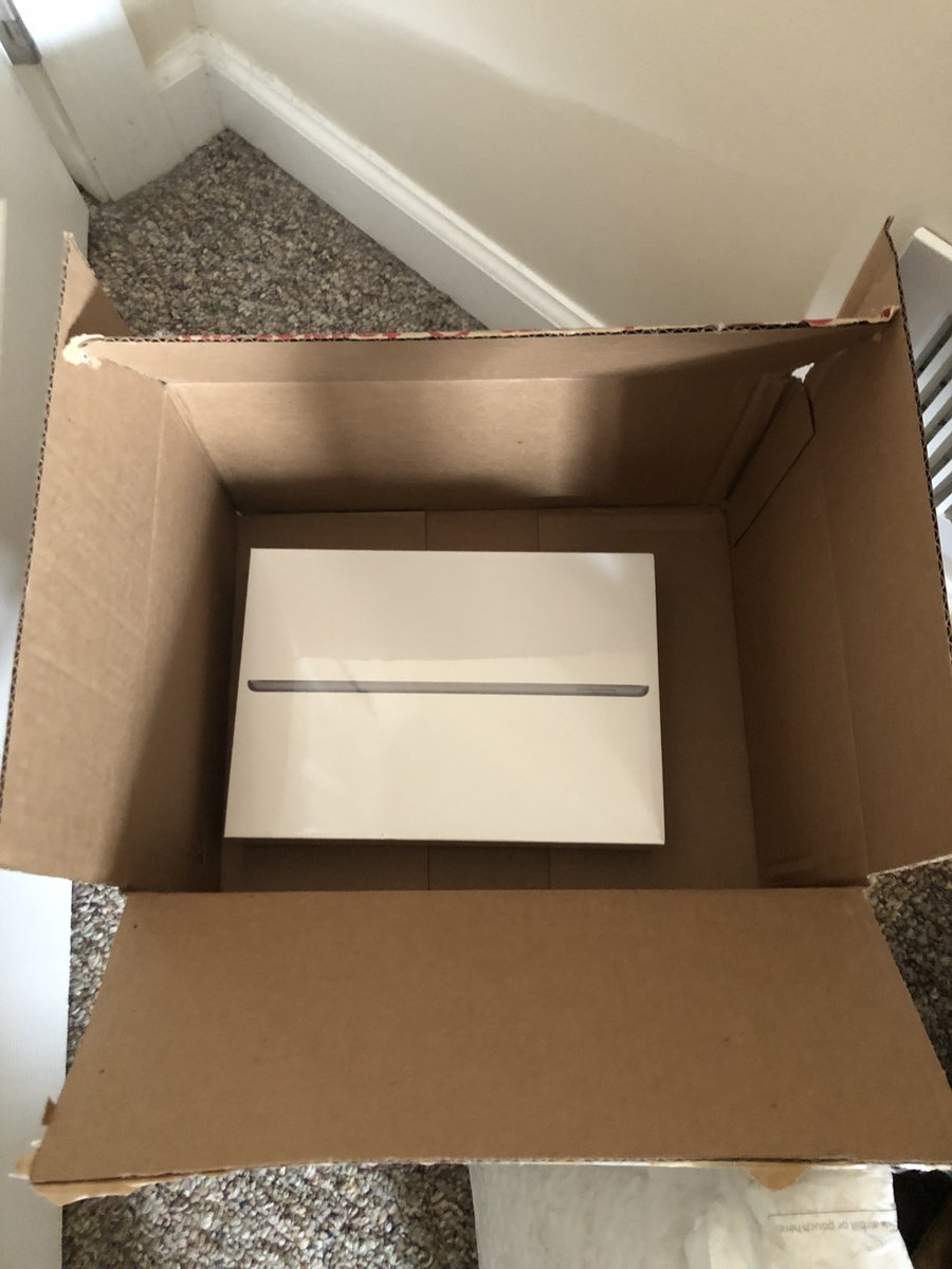 l_tumb's tweet photo. @Target needs to pack items better. When you spend almost $500 on a new iPad, they could at least protect your investment with some paper/bubblewrap 🙄 https://t.co/6RuNGgkPLc