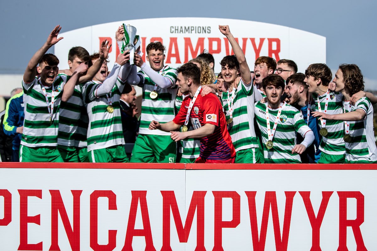 🏆 Llongyfarchiadau! <a href="/tnsfc/">The New Saints FC</a> lift the #FAWYouthCup.

Josh Locke’s 46th minute goal was the difference in the Final between The New Saints and Flint Town United.