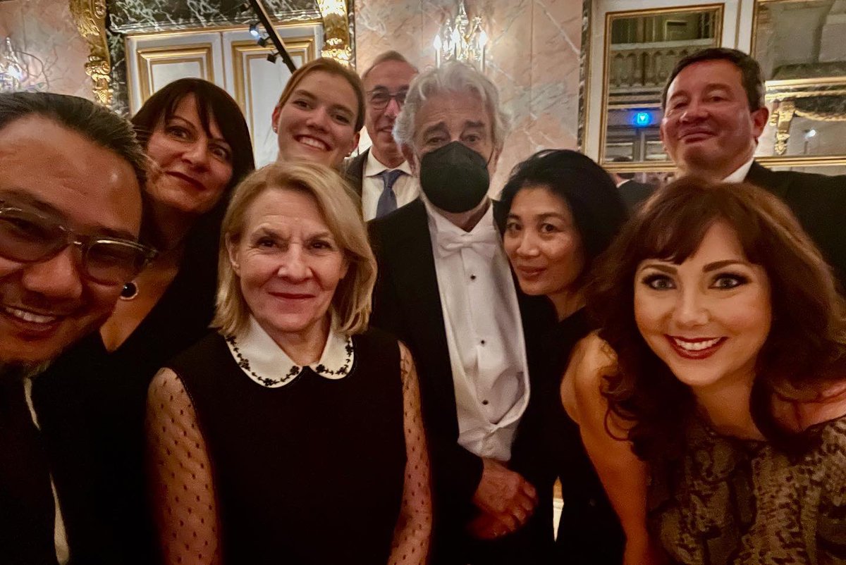 jccassagnes's tweet photo. #Gala @PlacidoDomingo & #JenniferRowley!! Orchestre @OperaRoyal sous la direction de @CampelloneLaur
concertmaster de la soirée @ZhangZhangZhang 👏👏
@CVSpectacles https://t.co/XB9Rd8xz7G