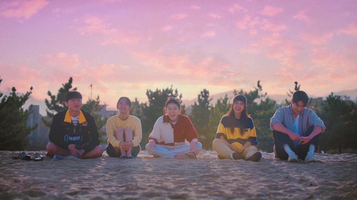 iCarmmie's tweet photo. Nonetheless despite the heart breaking ending of Twenty Five twenty one, we were able to witness the story of real friendship, family, dreams that we aspire and love. It was indeed one of 2022's best drama, now signing off #TwentyFiveTwentyOneEp16 #TwentyFiveTwentyOne https://t.co/tYxNkliTvm