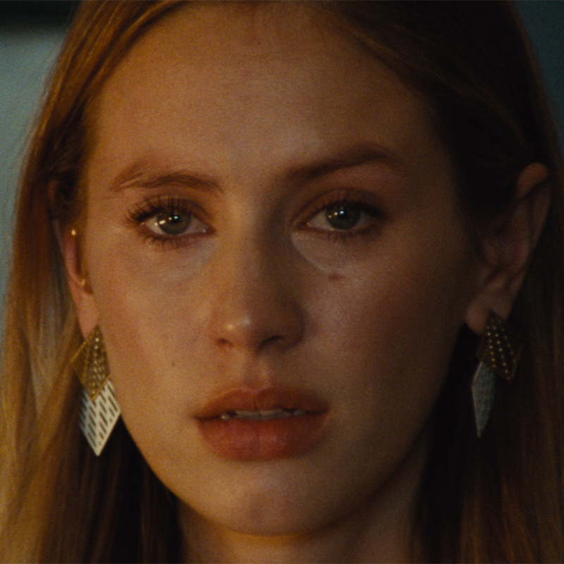 luckyredfilm's tweet photo. Per il debutto come protagonista di @DylanPenn_ si è riunita la famiglia, infatti oltre a papà @seanpenn, attore e regista di #UnaVitaInFuga, recita anche il fratello #HopperPenn.
Alle musiche @eddievedder e la figlia #OliviaVedder.
Una storia padri-figli da vedere al #Cinema.