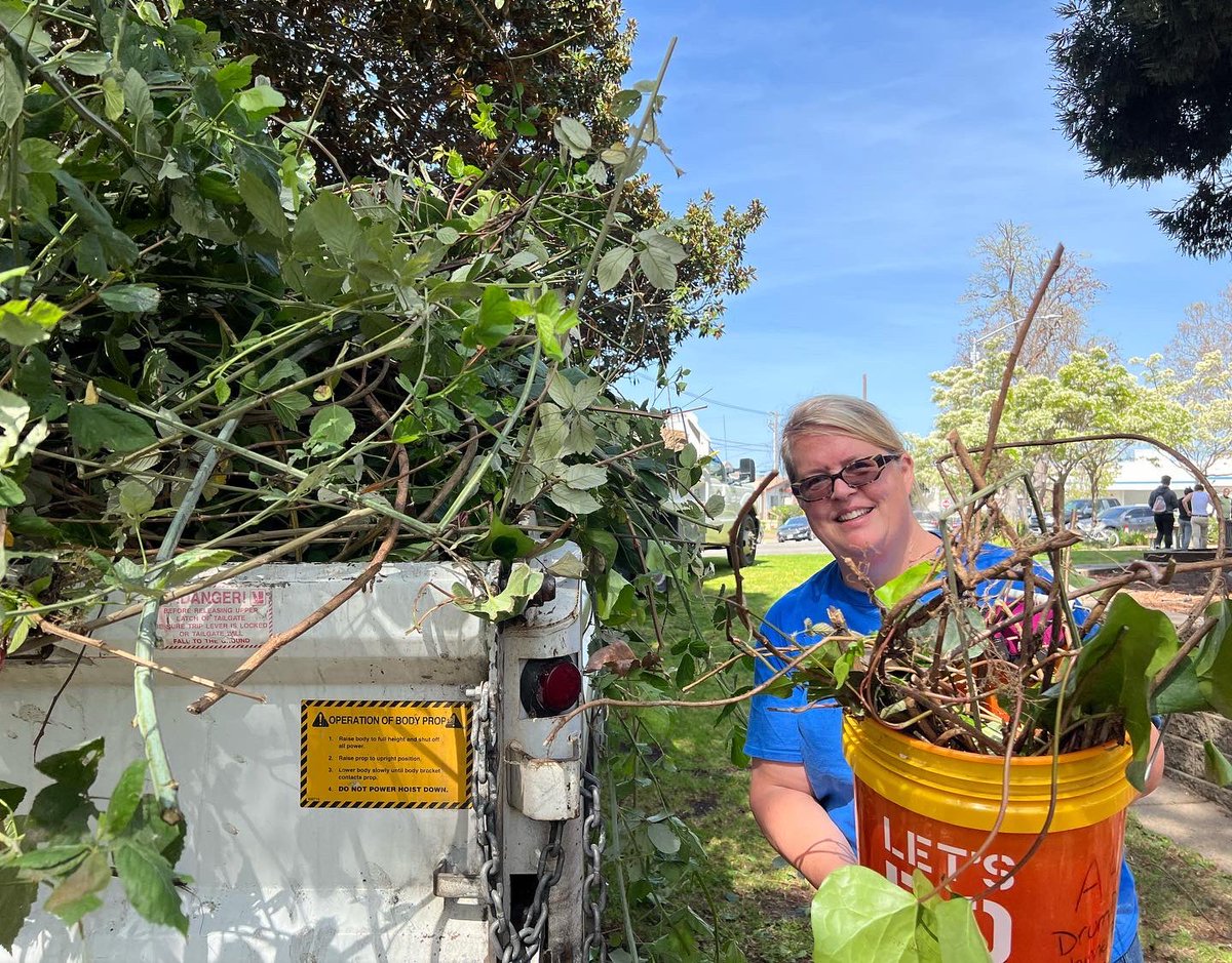 rotarysl's tweet photo. Thanks to @rotarysl members Linda Morine, Jennifer Reed, Morgan Mack-Rose, Kristina Seher, Ed Hernandez, Ken Pon, Kevin Dilling, Bruce Barnes, and Aisha Knowles, along with 17 of our amazing Interactors for participating in a Day of Service at Root Park in honor of Cesar Chavez! https://t.co/yVLIvj0Vrr