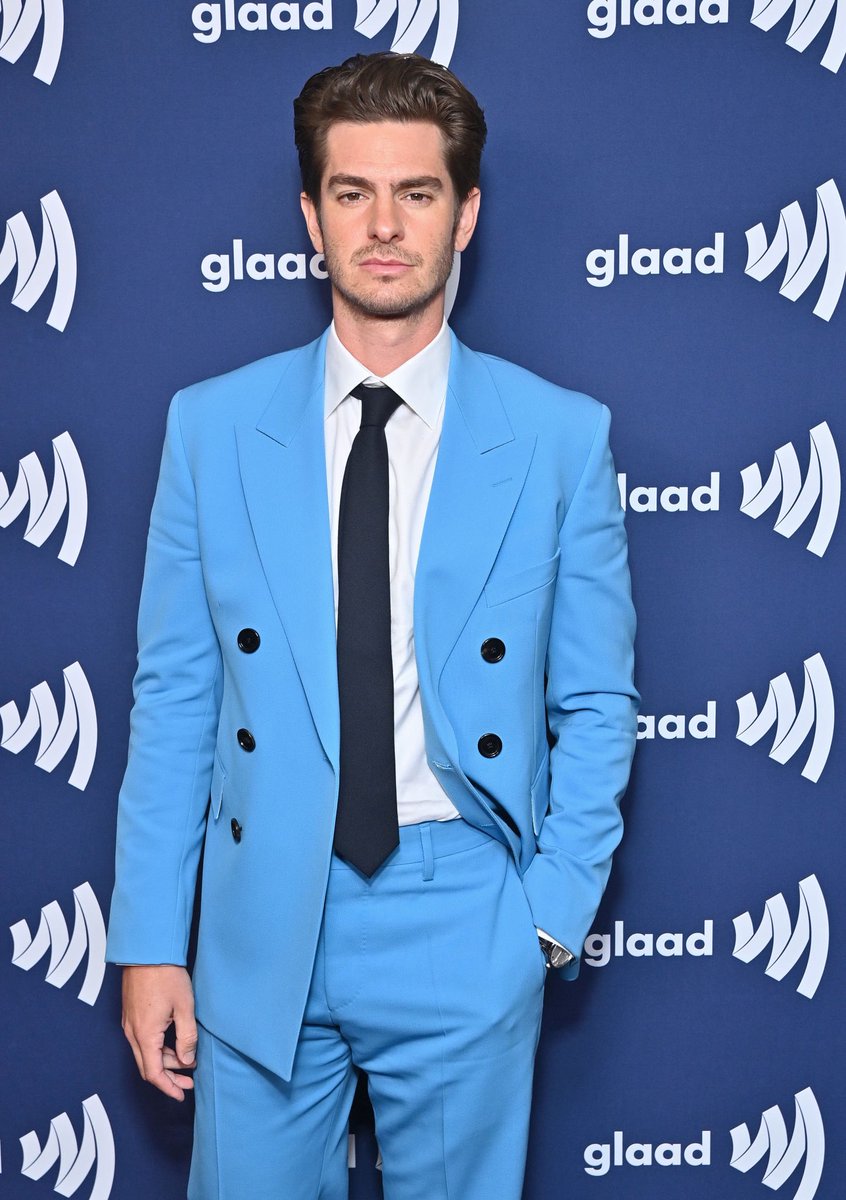 GeekZoneGZ's tweet photo. Andrew Garfield anoche en los #GLAADawards 💙 https://t.co/Ucu9j4QIUc