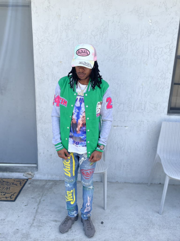 ForeverKavy48's tweet photo. They Make Up All Type Of Bullshit When You The One 😂🤷🏾‍♂️🤦🏾‍♂️ @lilbaby #BigCs #FlyHighCo 🕊💜 #CoGangTim🤟🏾 #CoMadness @Adidas_Fann https://t.co/7fvyPu5mDG