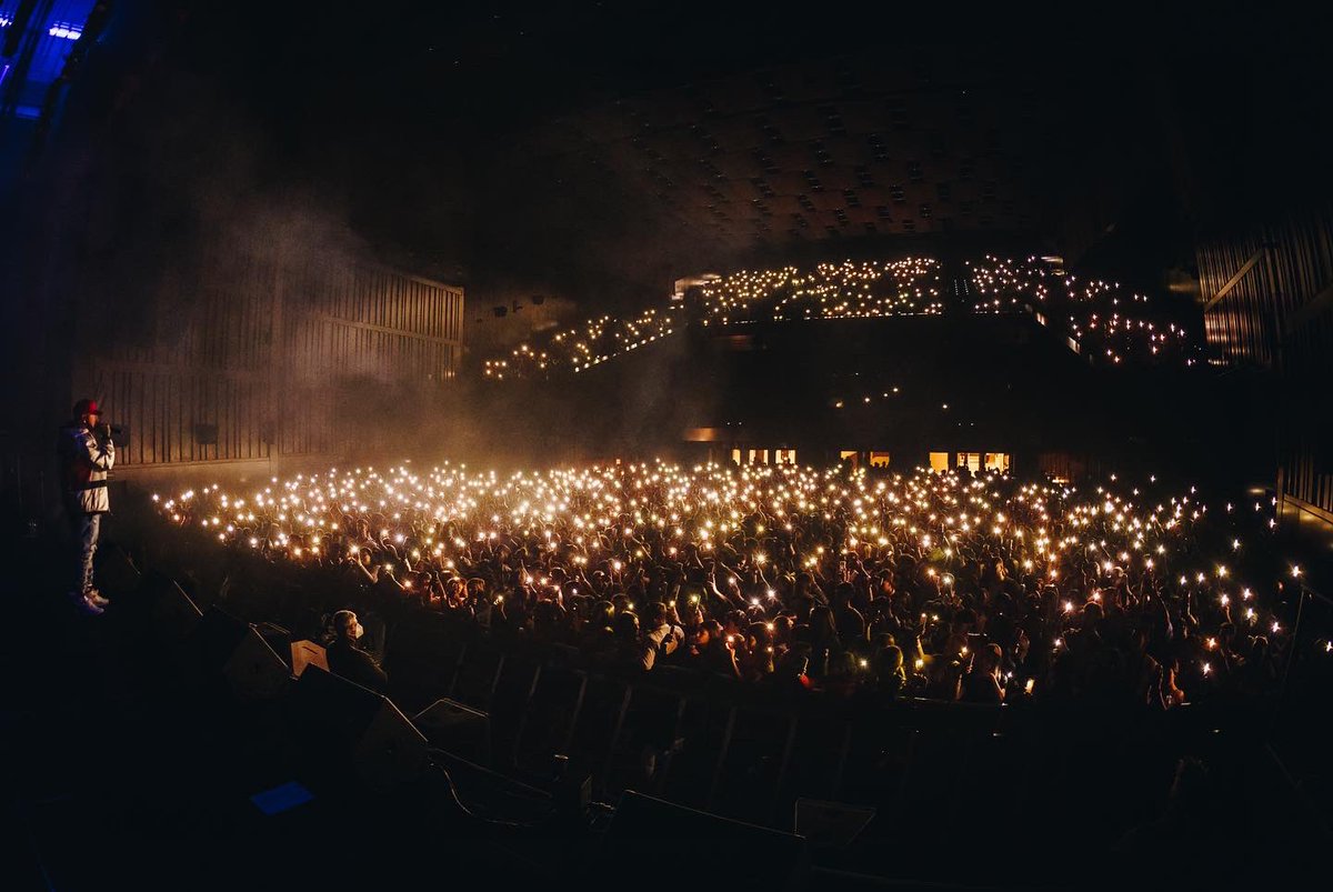MakaPna's tweet photo. SEVILLA!!! ❤️‍🔥
Gracias por cantar conmigo hasta quedarnos sin voz!!!
#detrasdeestaGIRAhayunflamenco https://t.co/83oJL1mA00